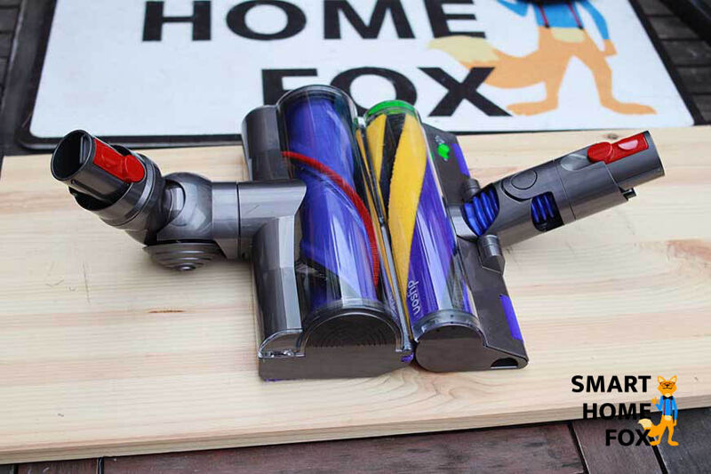 Соединение между щетками и всасывающей трубкой